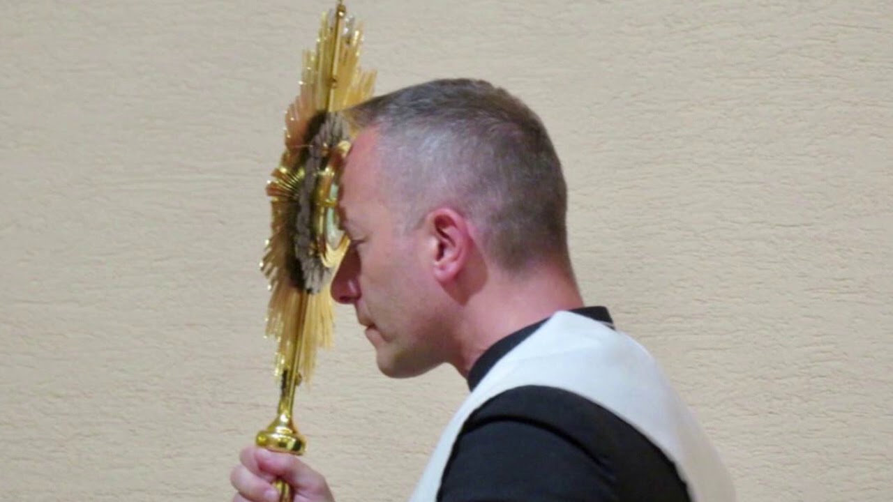 Karate mester volt, de a Szűzanyát választotta Karate mester volt, de a Szűzanyát választotta