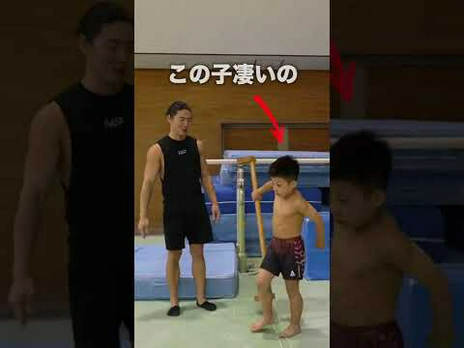 器具を使わずに自宅で肩を鍛える方法 – 9つのベストエクササイズ 器具を使わずに自宅で肩を鍛える方法 – 9つのベストエクササイズ
