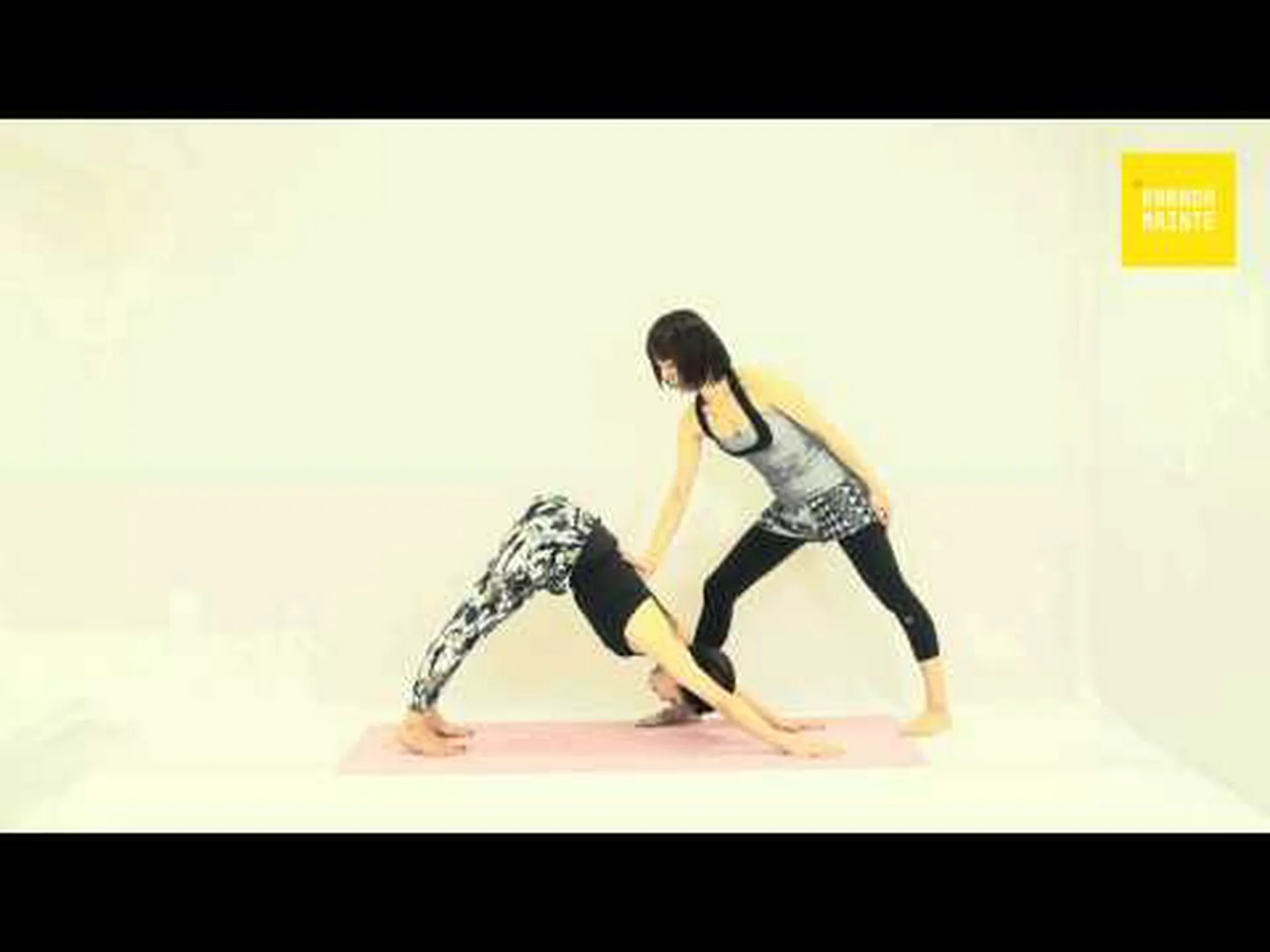 下向きの犬のストレッチ アド ムカ シュヴァナーサナ – やり方とよくある間違い 下向きの犬のストレッチ アド ムカ シュヴァナーサナ – やり方とよくある間違い