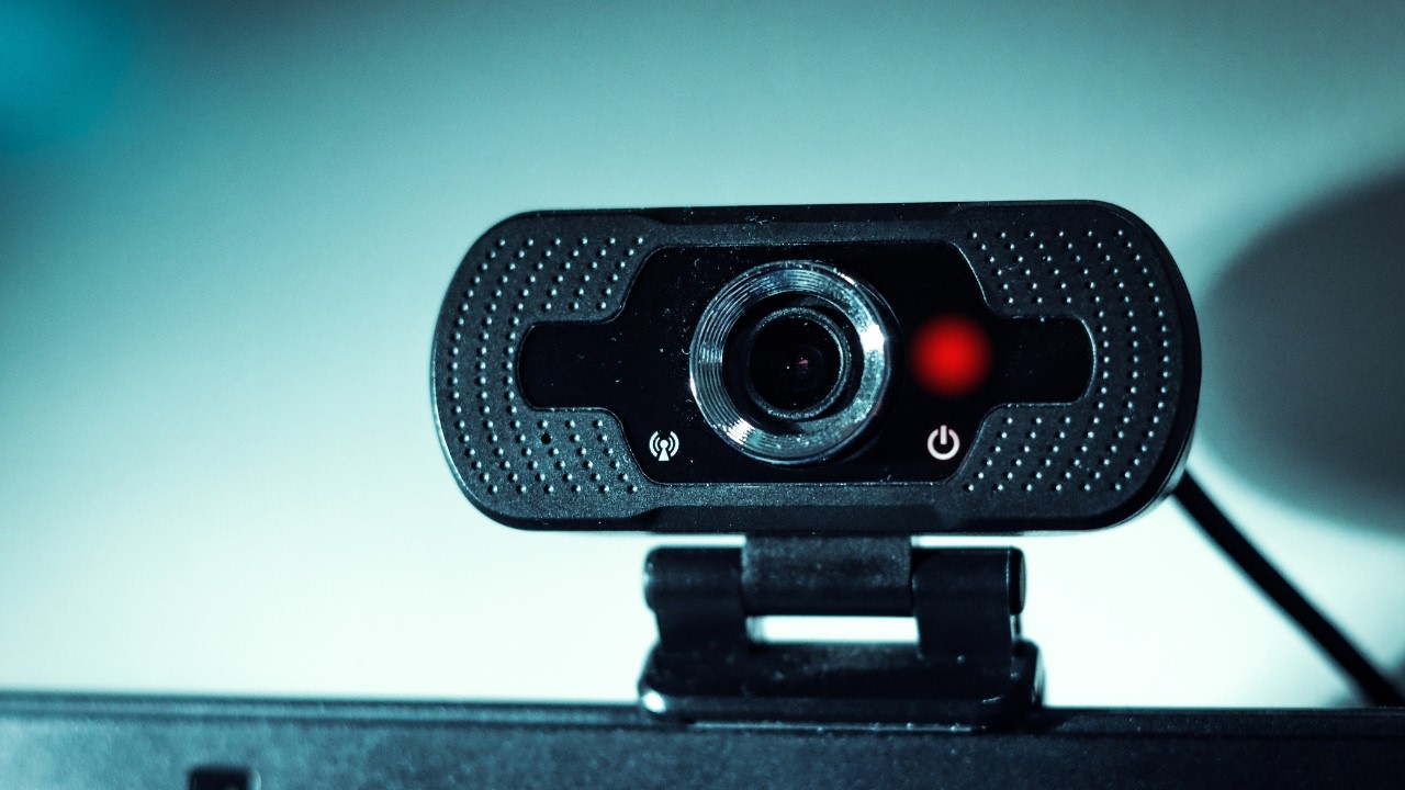 Tanda Webcam Laptop Diretas & Cara Mengatasinya