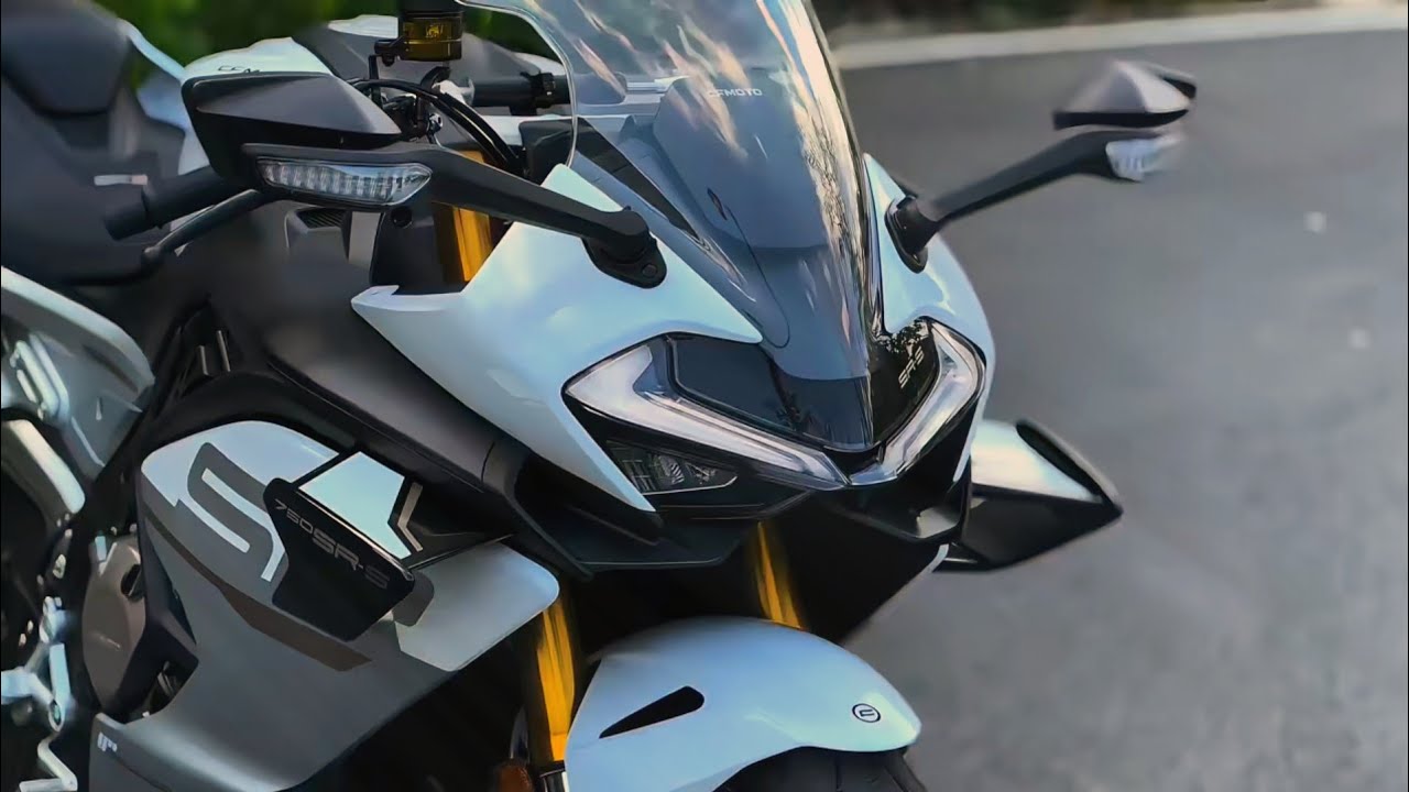 CFMOTO 750 SR-S Nebula White 2025: Kekuatan 4 Silinder Menggelegar
