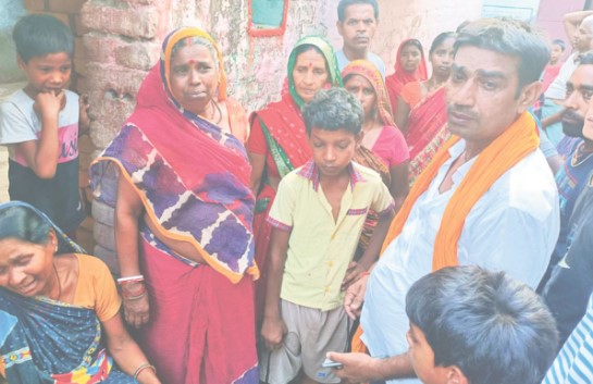 एक परिवार के 5 ने दी जान, 4 बच्चो समेंत ट्रेन के आगे कूदा बाप-पांचों की मौत.. ˌ एक परिवार के 5 ने दी जान, 4 बच्चो समेंत ट्रेन के आगे कूदा बाप-पांचों की मौत.. ˌ