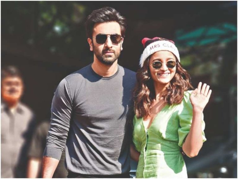 ये 4 है बॉलीवुड के दिलफेंक आशिक, कई हसीनाओ संग लड़ाया है इश्क “ • ˌ ये 4 है बॉलीवुड के दिलफेंक आशिक, कई हसीनाओ संग लड़ाया है इश्क “ • ˌ