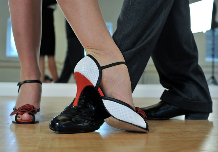 Musizieren und Tanzen als Hirnjogging: Was ist dran? Hirnplastizität und Ästhetische Erziehung Musizieren und Tanzen als Hirnjogging: Was ist dran? Hirnplastizität und Ästhetische Erziehung