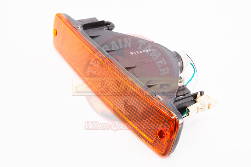 LAMP ASSY INDICATOR FRONT R/H MINUS BULB AND SOCKET