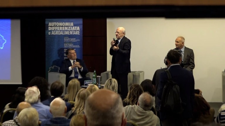 Autonomia differenziata, De Luca: “Governo fa gioco tre carte” Autonomia differenziata, De Luca: “Governo fa gioco tre carte”