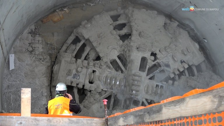 Completato il collegamento della Metropolitana di Napoli “Poggioreale – Aeroporto di Capodichino” Completato il collegamento della Metropolitana di Napoli “Poggioreale – Aeroporto di Capodichino”