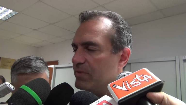 De Magistris: “Il Comune di Napoli difenderà la Costituzione” De Magistris: “Il Comune di Napoli difenderà la Costituzione”