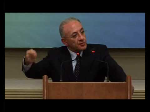 De Luca difende la magistratura, esaltandone autonomia e indipendenza De Luca difende la magistratura, esaltandone autonomia e indipendenza