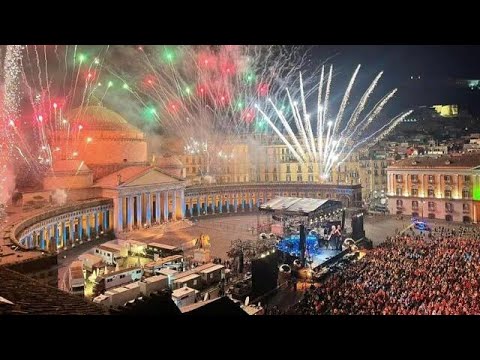 #capodanno #2025 – #napoli vista dall’alto con lo spettacolo di luci e fuochi per il nuovo anno. #capodanno #2025 – #napoli vista dall’alto con lo spettacolo di luci e fuochi per il nuovo anno.