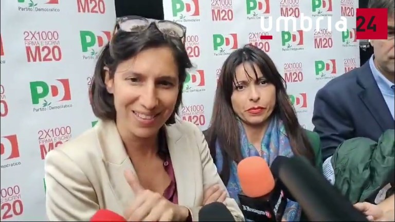 Elly Schlein un’intera giornata in Umbria: a pranzo con gli studenti il video Elly Schlein un’intera giornata in Umbria: a pranzo con gli studenti il video