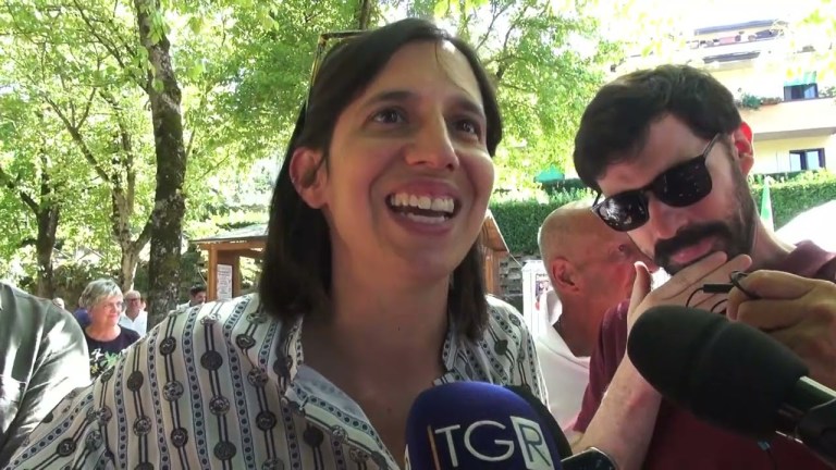 Elly Schlein a Pieve Santo Stefano. “Autonomia differenziata, un errore. Avanti con le firme” Elly Schlein a Pieve Santo Stefano. “Autonomia differenziata, un errore. Avanti con le firme”