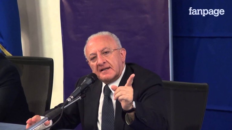 Rifiuti in Campania, De Luca: “No alle discariche”. Ma è solo fino al 2017 Rifiuti in Campania, De Luca: “No alle discariche”. Ma è solo fino al 2017