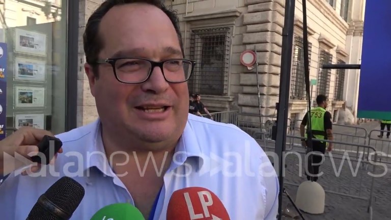 Europee, Durigon: “Spero che Vannacci prenderà 2mln di voti, attrae platea che ci fa comodo” Europee, Durigon: “Spero che Vannacci prenderà 2mln di voti, attrae platea che ci fa comodo”