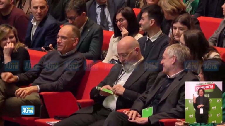 Pd, Bonaccini proclamato presidente dell’assemblea, abbraccio con Schlein Pd, Bonaccini proclamato presidente dell’assemblea, abbraccio con Schlein