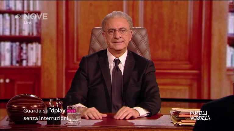 Crozza De Luca “Salvini quando parli della Campania devi alzarti in piedi” Crozza De Luca “Salvini quando parli della Campania devi alzarti in piedi”