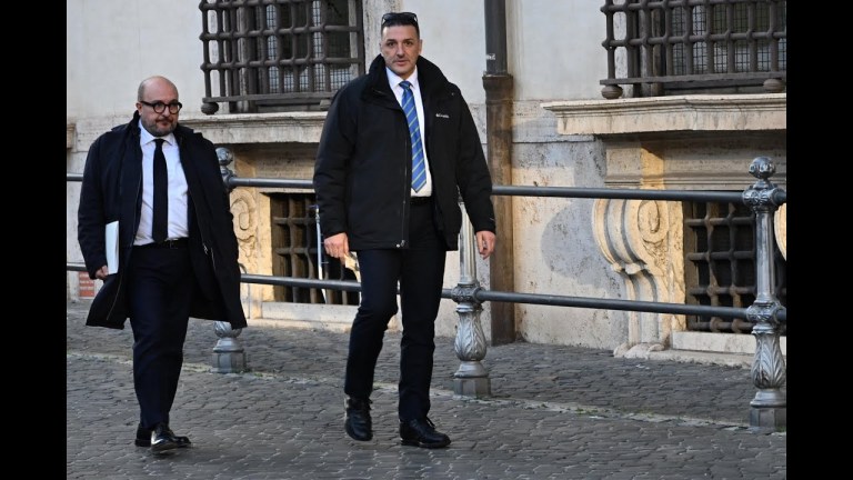Sangiuliano contro De Luca, scontro su fondi e autonomia Sangiuliano contro De Luca, scontro su fondi e autonomia