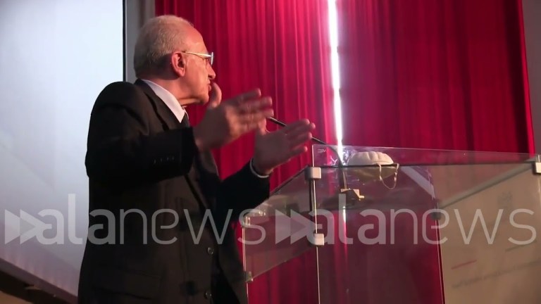 Sanità, De Luca a Fico: “Campania derubata di 220 milioni, era un impegno del governo” Sanità, De Luca a Fico: “Campania derubata di 220 milioni, era un impegno del governo”