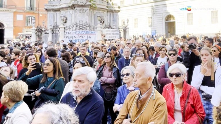 Contro la mattanza dei giovani i cittadini in piazza Contro la mattanza dei giovani i cittadini in piazza