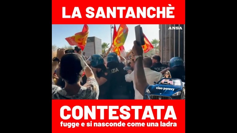Daniela Santanchè contestata a Marina di Pietrasanta, fugge come una ladra Daniela Santanchè contestata a Marina di Pietrasanta, fugge come una ladra