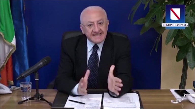 Regione Campania, Coronavirus. De Luca: “Bar e ristoranti riaprono giovedì, negozi lunedì” Regione Campania, Coronavirus. De Luca: “Bar e ristoranti riaprono giovedì, negozi lunedì”