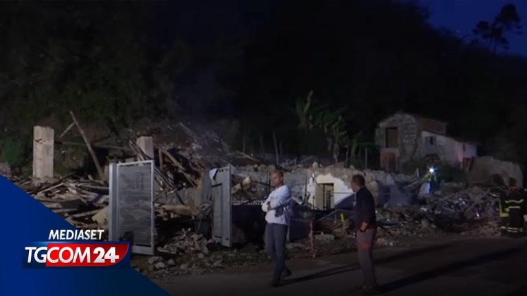 Lucca, esplosione in casa: morti marito e moglie Lucca, esplosione in casa: morti marito e moglie