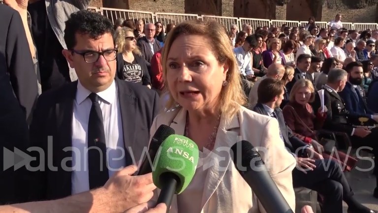 Il Ministro Sangiuliano inaugura il nuovo ascensore del Colosseo Il Ministro Sangiuliano inaugura il nuovo ascensore del Colosseo