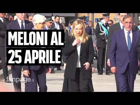 25 Aprile, Meloni e La Russa con Mattarella all’Altare della Patria 25 Aprile, Meloni e La Russa con Mattarella all’Altare della Patria
