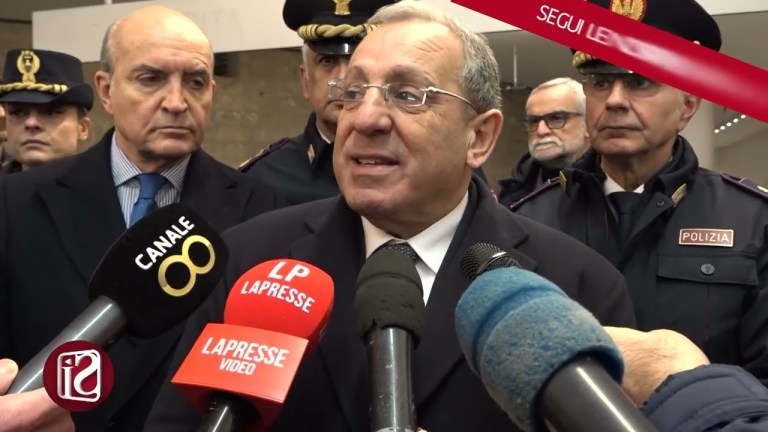 Da oggi pattuglie Polizia nelle stazioni della metro a Napoli Da oggi pattuglie Polizia nelle stazioni della metro a Napoli