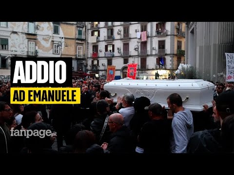 Funerali di Emanuele Tufano a Napoli, il vescovo Battaglia: “La città non vede i suoi figli fragili” Funerali di Emanuele Tufano a Napoli, il vescovo Battaglia: “La città non vede i suoi figli fragili”