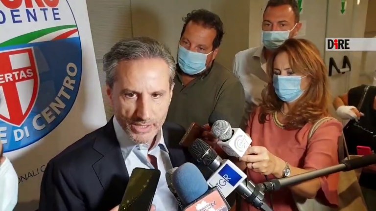 Regionali Campania, Caldoro: ” Con De Luca 15 liste, ognuna con un padrino” Regionali Campania, Caldoro: ” Con De Luca 15 liste, ognuna con un padrino”