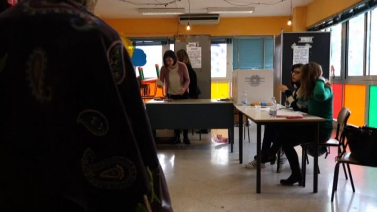 Elezioni, il Movimento 5 stelle trionfa in Campania: le reazioni Elezioni, il Movimento 5 stelle trionfa in Campania: le reazioni