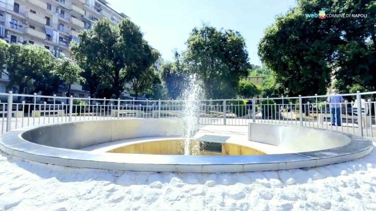 A Fuorigrotta riqualificati i giardinetti e la fontana di piazza Italia A Fuorigrotta riqualificati i giardinetti e la fontana di piazza Italia