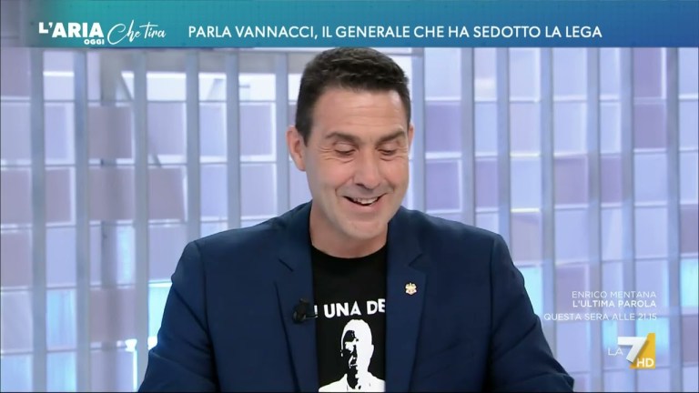 Generale Roberto Vannacci: “Confermo che Mussolini è stato uno statista, lo è stato anche Stalin” Generale Roberto Vannacci: “Confermo che Mussolini è stato uno statista, lo è stato anche Stalin”