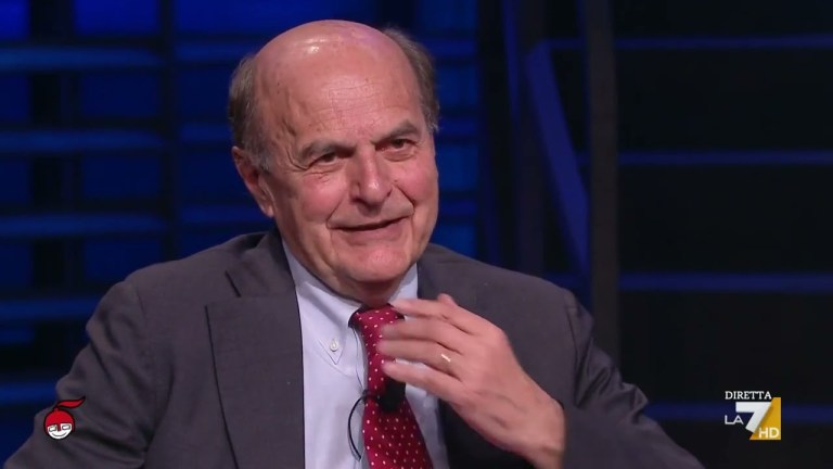 Terzo Polo, scontro Calenda-Renzi: la battuta di Pier Luigi Bersani Terzo Polo, scontro Calenda-Renzi: la battuta di Pier Luigi Bersani