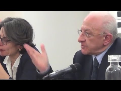 De Luca sull’Autonomia differenziata: «I miei interlocutori devono solo sperare che mi venga un… De Luca sull’Autonomia differenziata: «I miei interlocutori devono solo sperare che mi venga un…