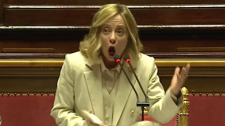GIORGIA MELONI SBOTTA DURANTE IL SUO INTERVENTO IN SENATO: “INUTILE CHÁ FATE ‘OHH, OHH’” GIORGIA MELONI SBOTTA DURANTE IL SUO INTERVENTO IN SENATO: “INUTILE CHÁ FATE ‘OHH, OHH’”