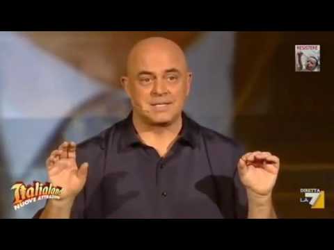 Il Momento in cui Maurizio Crozza capisce che gli Italiani la prenderanno nel culo! Il Momento in cui Maurizio Crozza capisce che gli Italiani la prenderanno nel culo!