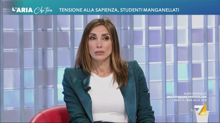 Vittorio Feltri fa balzare tutti sulla sedia: “Il manganello è uno strumento didattico, sono … Vittorio Feltri fa balzare tutti sulla sedia: “Il manganello è uno strumento didattico, sono …