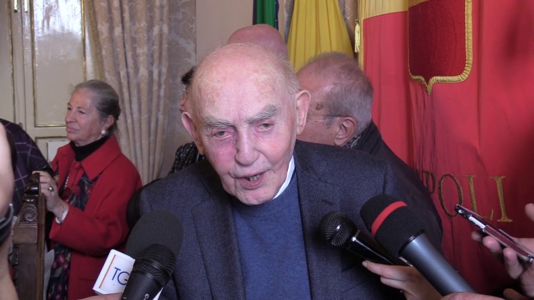 Aldo Masullo, celebrazione per i 96 anni al Comune di Napoli Aldo Masullo, celebrazione per i 96 anni al Comune di Napoli