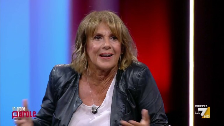 Lella Costa si scaglia contro Vittorio Feltri: “Levategli il vino” Lella Costa si scaglia contro Vittorio Feltri: “Levategli il vino”