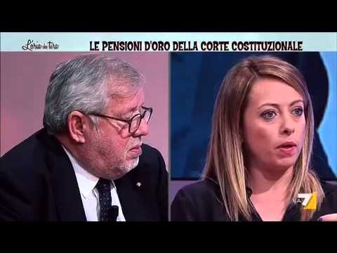 Le pensioni d’oro della Consulta: scontro tra Meloni e Flick Le pensioni d’oro della Consulta: scontro tra Meloni e Flick