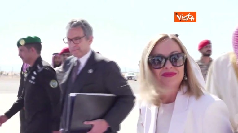 L’arrivo di Giorgia Meloni in Arabia Saudita per incontrare il principe bin Salman L’arrivo di Giorgia Meloni in Arabia Saudita per incontrare il principe bin Salman