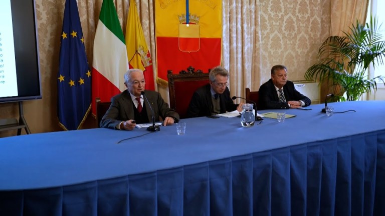 Trasporti a Napoli, ecco il progetto di rilancio del comune da 2,5 miliardi Trasporti a Napoli, ecco il progetto di rilancio del comune da 2,5 miliardi