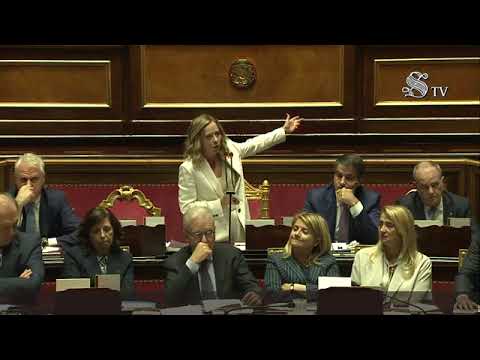 Adesso live. L’intervento di Giorgia Meloni in Senato al termine della discussione generale. Adesso live. L’intervento di Giorgia Meloni in Senato al termine della discussione generale.
