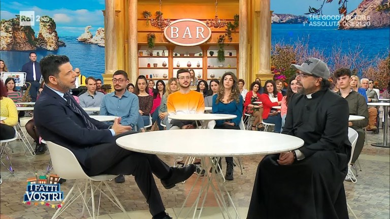 Prete e star dei social – I Fatti vostri – Puntata del 21/04/2023 Prete e star dei social – I Fatti vostri – Puntata del 21/04/2023