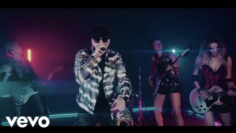 Bambole Di Pezza feat. J-AX – Cresciuti Male (Official Video) Bambole Di Pezza feat. J-AX – Cresciuti Male (Official Video)