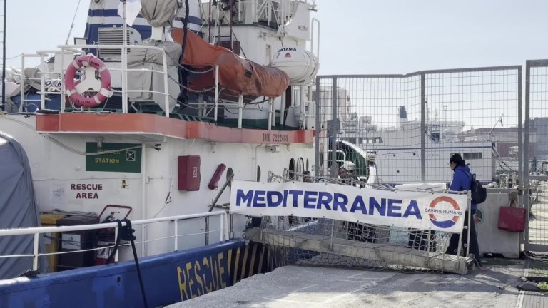A Napoli gli open day della nave ong di Mediterranea: “Spieghiamo agli studenti le storie” A Napoli gli open day della nave ong di Mediterranea: “Spieghiamo agli studenti le storie”