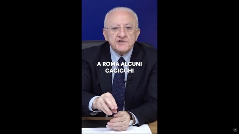 DE LUCA: “I CACICCHI SI RIUNISCONO A ROMA PER SPARTIRSI LE POLTRONE” DE LUCA: “I CACICCHI SI RIUNISCONO A ROMA PER SPARTIRSI LE POLTRONE”