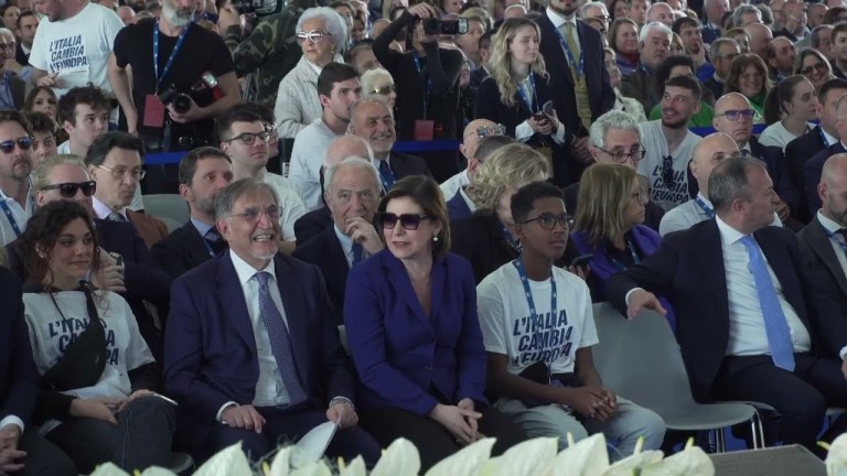 Ignazio La Russa intervistato da Bianca Berlinguer. Assolutamente da non perdere! Ignazio La Russa intervistato da Bianca Berlinguer. Assolutamente da non perdere!